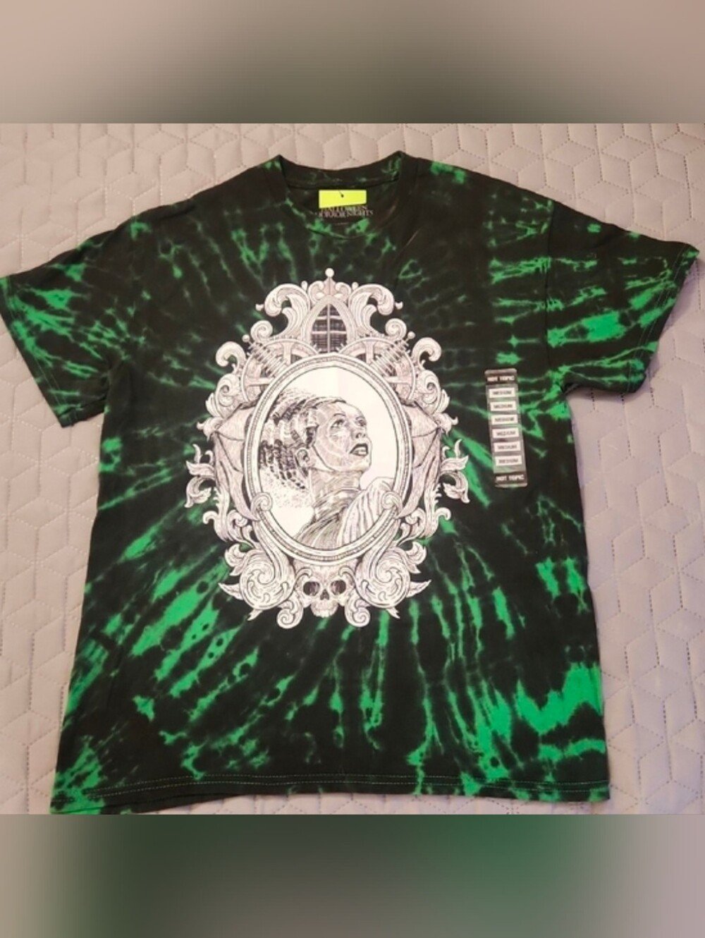 Hot Topic Black & Green 70s Tie-Dye Portrait Graphic Tee Size M